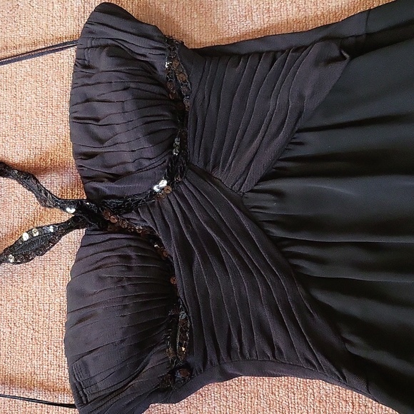 Dress - Picture 2 of 4